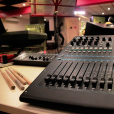 Наем на озвучително оборудване и транспорт Наем на озвучително оборудване и транспорт